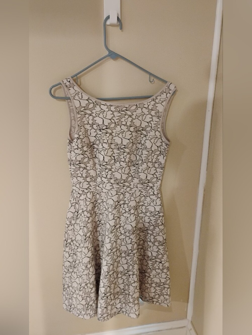 Betsey Johnson Sleeveless Floral Lace Cream Fit and Flare Dress Sz 2